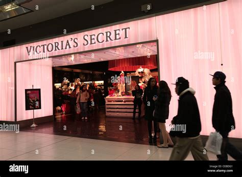 victoria secret eaton centre.